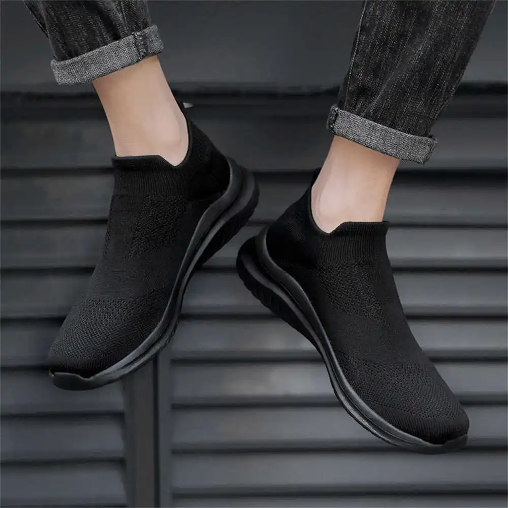 Vintage Collectibles Store - Sepatu olahraga pria, krem lembut baru