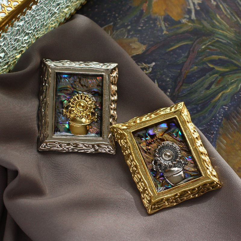 Collectible Vintage Brooches - Muylinda Antik Van Gogh Bros Bunga