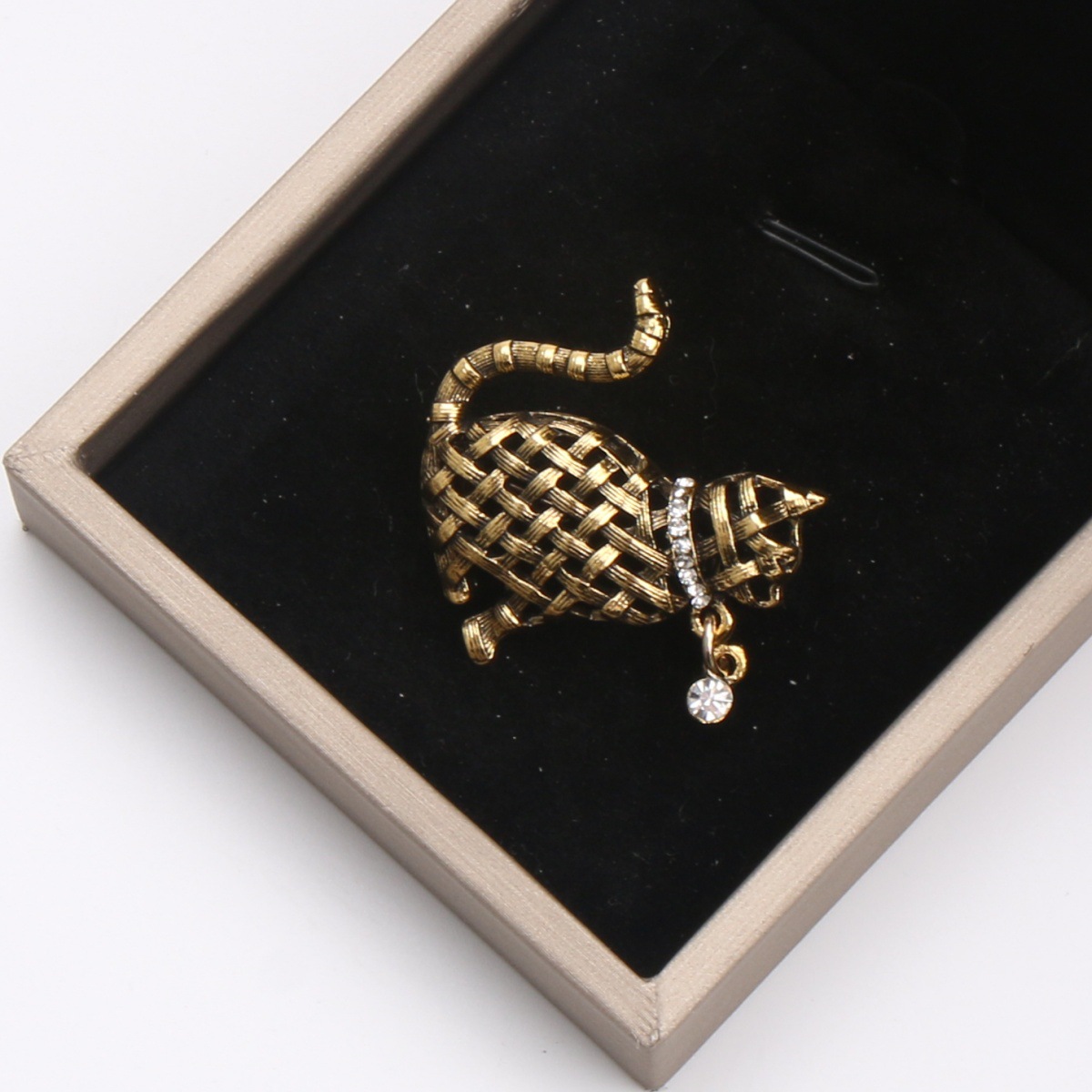 Koleksi Bros Kucing Anyaman Hi - Collectible Vintage Brooches ulasan dan harga